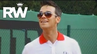 Robbie Williams | 'Eternity' | Robbie Shows Off His Golfing Tricks