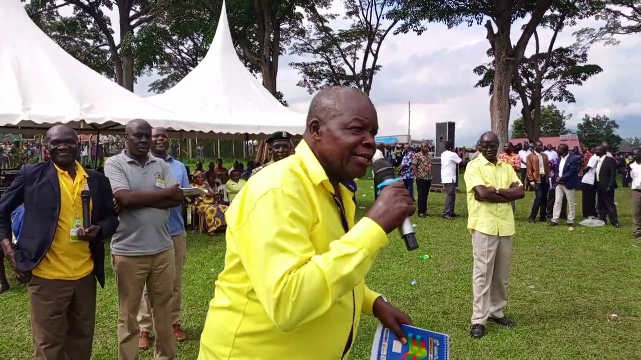 Walimbwa Charles peke asking for votes for NRM party chairperson for Manafwa district