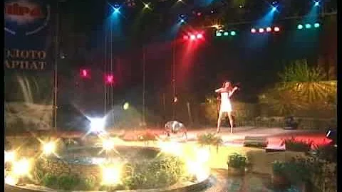 Violinist Innesa Tymochko performs Drink song