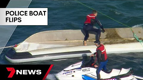 Two police officers rescued after crashing boat at Jumpinpin channel | 7NEWS - DayDayNews