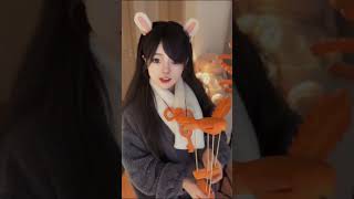 Havuçla Sanat Yapan Kız