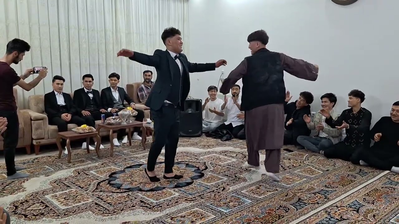 شمابلدین این گونه برقصید ویا بنوازید؟لایک کنید وبیشتر بیبنید