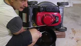 How to change the oil in your mower in 10 mins. Honda mower HRU196 repair, service, oil change