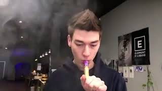 Skill Dewa !! Ahli bentuk asap Vape.