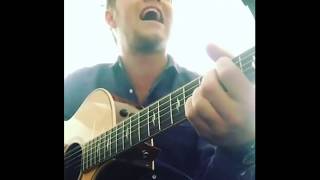 NIALL HORAN SINGING "THIS TOWN" LIVE