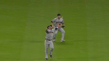 CLE@HOU: Aviles floats back toward right, makes catch