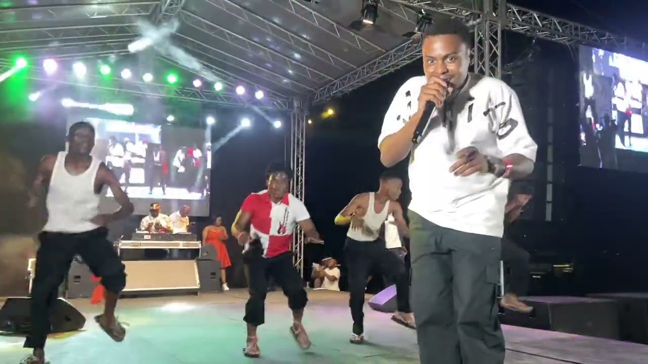 Mjolisi - Ubambo Lwami live performance 