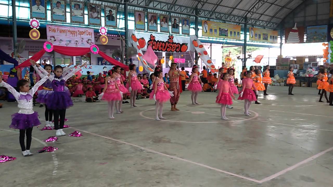 เชียร์ลีดเดอร์ แดนนี้มีนามบางคูลัดBangkulad School