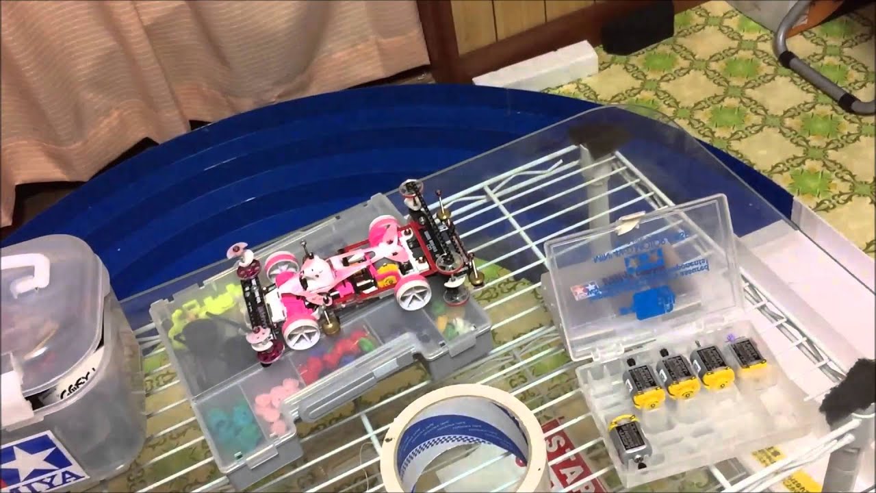 6畳の部屋に大きなミニ四駆のコースを作ってみた！試走編！！波乱万丈 