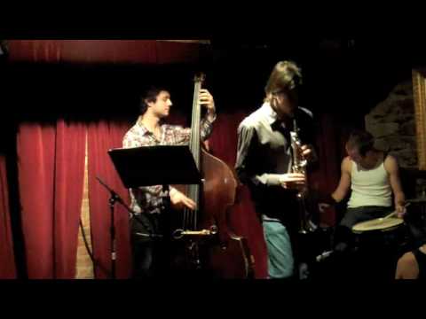 Zachary Lipton Trio Plays Lester Leaps In