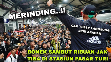Merinding..!! Full Video Kedatangan Ribuan JAK MANIA disambut BONEK di Stasiun Pasar Turi Surabaya