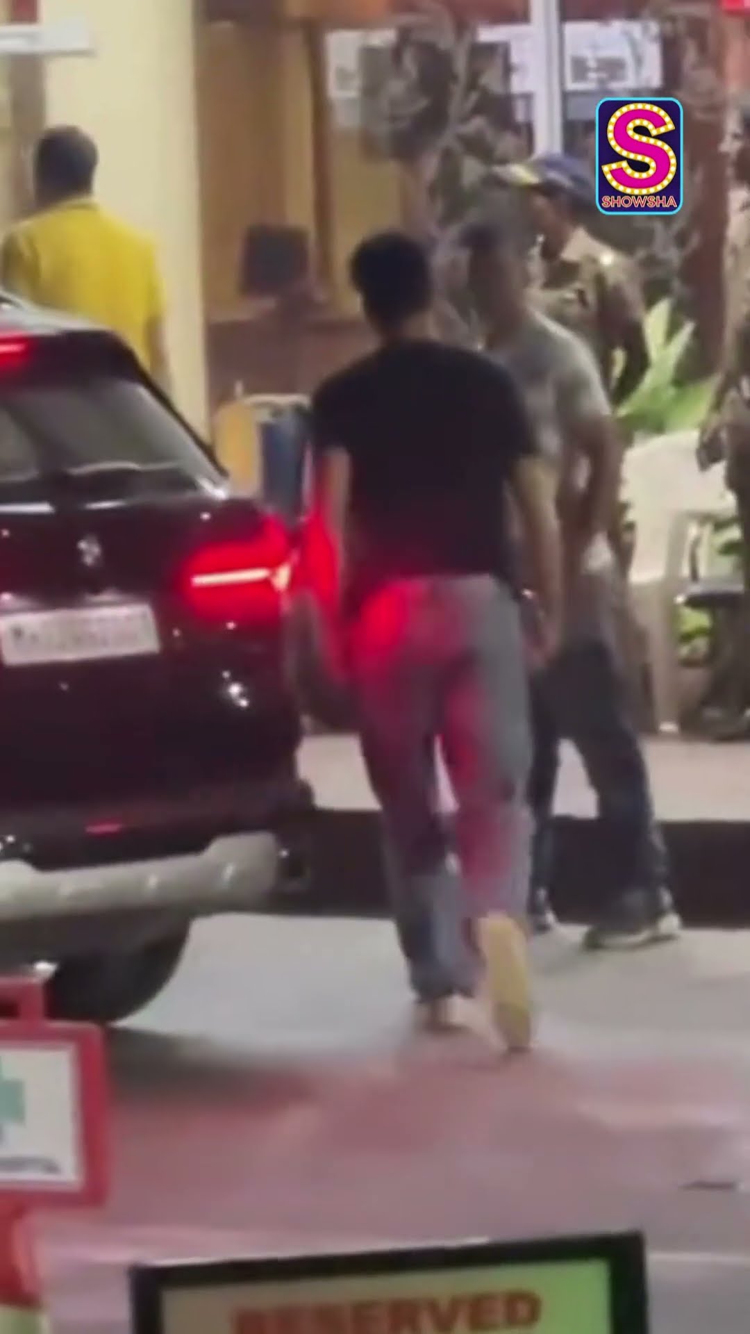 Ibrahim \u0026 Sara Ali Khan Reach Lilavati Hospital To Visit Papa Saif After Attack | English News |N18S