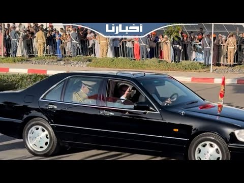 التبوريشة لحظة استقبال الملك محمد السادس من طرف حشود المواطنين خلال تدشين مركب محركات الطائرات