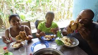 cordeiro comendo um braço de boi