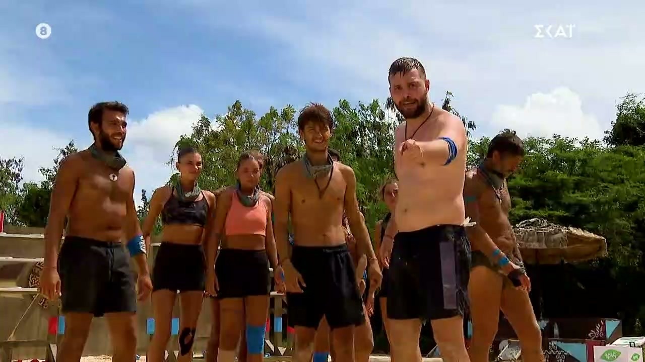 Παρά το γεγονός πως ξεκινάει 15 δευτερόλεπτα μετά, λόγω πέναλτι, ο Αλέξανδρος Τσ. κερδίζει τον Benzy