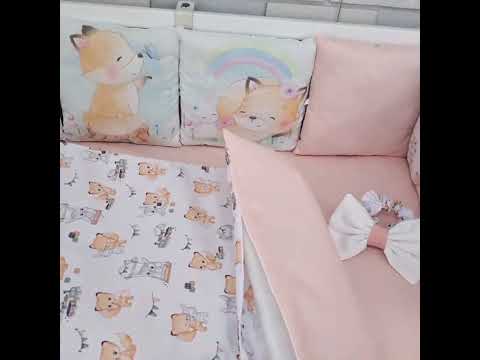 Комплект постільної білизни з ковдрою та бортиками на 3 сторони ліжечка 120х60см - З принтом Лисята персикові, видео 1