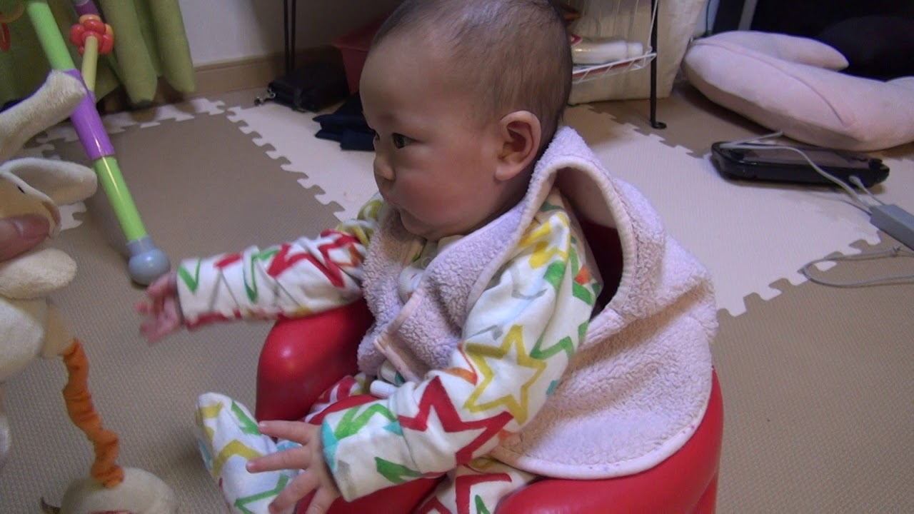 可愛い赤ちゃん 生後4か月のコトちゃんがバンボに座っておもちゃ遊び Japanese Baby Girl Ms Koto 4month Old Youtube