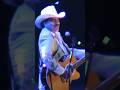 Hoy vamos a recordar al #ReyDelJaripeo con este gran tema que dio nombre al álbum #HuevosRancheros