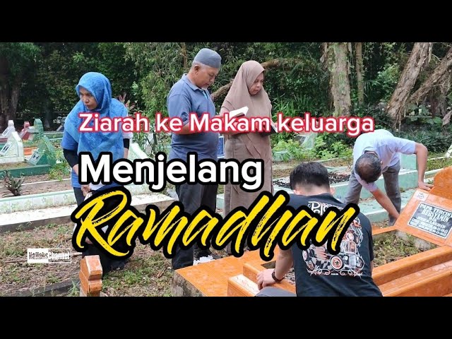 @naflahs56|Ziarah ke Makam keluarga menjelang Ramadhan class=