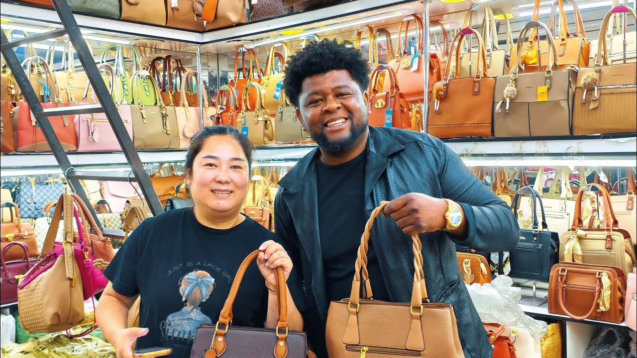 LUNA BOLSAS É O LUGAR MAIS BARATO DO BRÁS DIRETO DA CHINA ATACADO E VAREJOS.