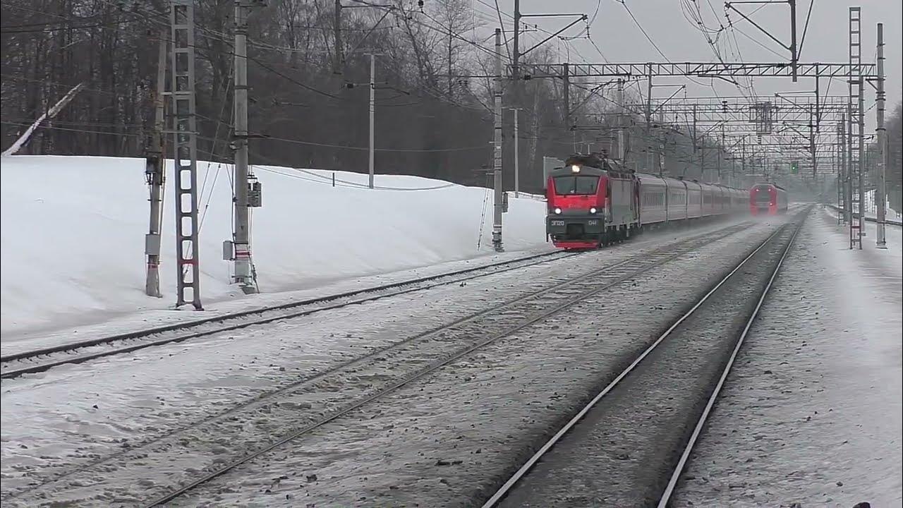 день победы паровоз. жд п. поезд чс8. железнодорожные пути. жд станции россии.