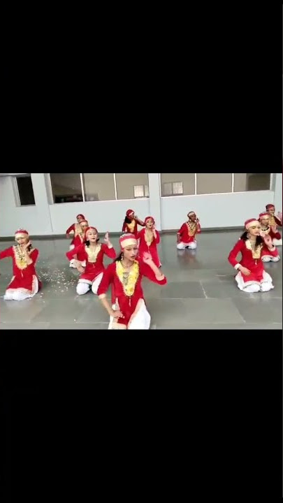 bumbro bumbro aaye ho kis bagiya se #bumbro group dance #bumbro damce #shortsvideo