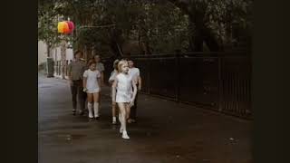 Вот В Таких Коротких Платьях Ходили Девочки