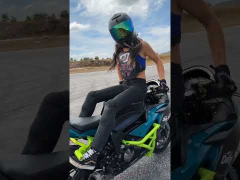 Optical illusion 👀 Illusion d'optique 😂 #bikergirl #girlmoto #motosport #shorts