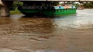 Sà Lan Kẹt Cầu 13 Tri Tôn Mùa Nước Lũ Hàng Năm.