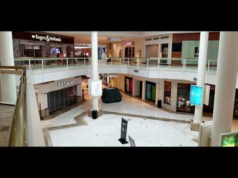 Hawthorn 1.0 - Center court of Hawthorn Center in Vernon Hills, Illinois. Recorded while photo-documenting the mall in the summer of 2019, before a multi-phase redevelopment k