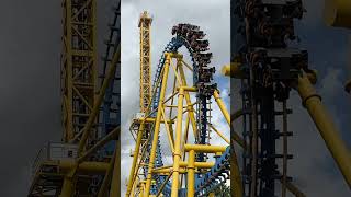 It’s #StuntFall at #ParqueWarner ! #Coaster #Shorts