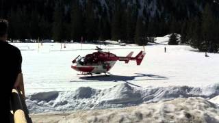 Opstijgen TraumaHeli Ehrwald