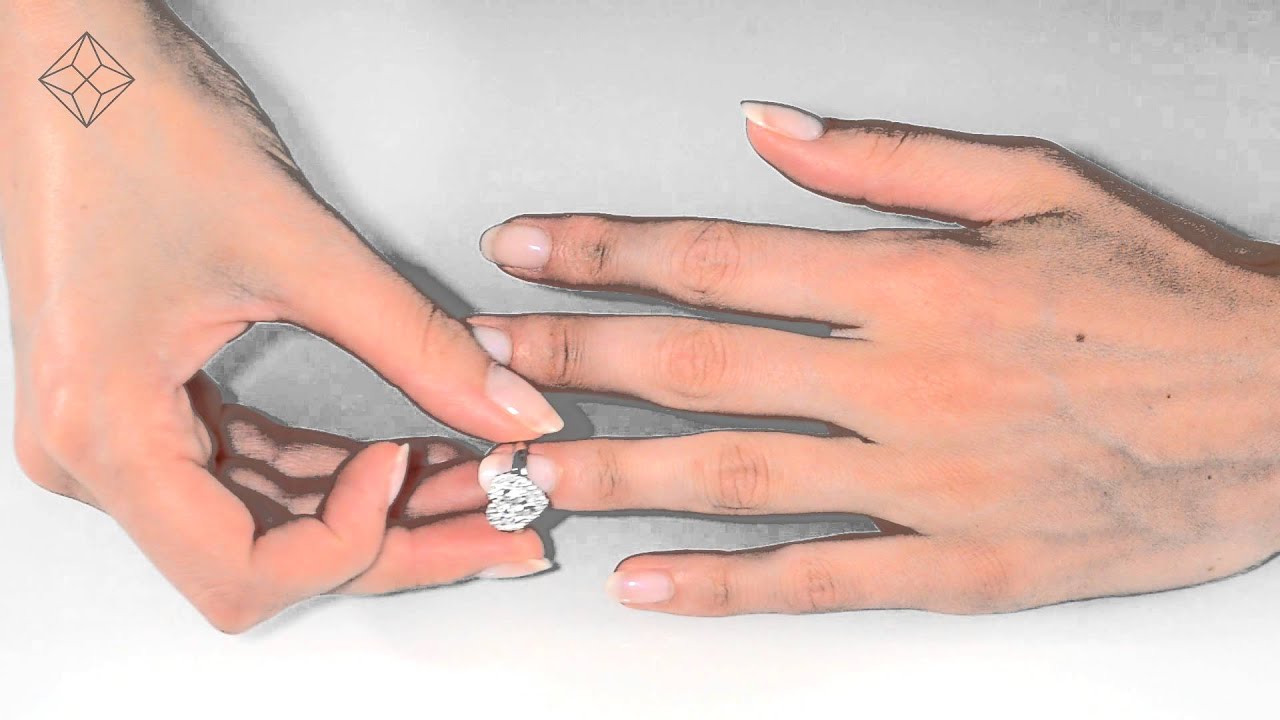 FT70 - Stunning 1.20ct Diamond and 18K White Gold Cluster Ring