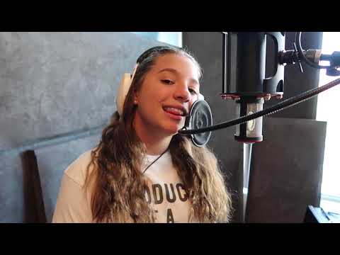 Kelsea Ballerini - Legends - Acoustic Cover (Mackenzie Ziegler)