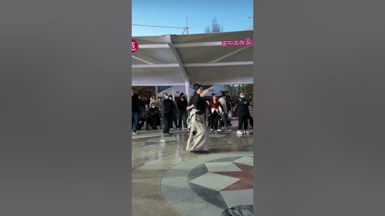Guozhuang dance on tiptoe, step out the joyful songs of the years.