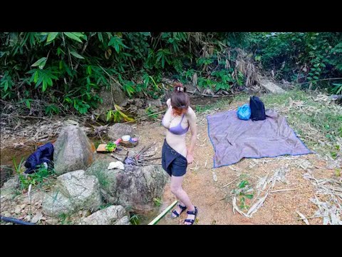 gadis cantik camping di tengah hutan sendirian ‼️