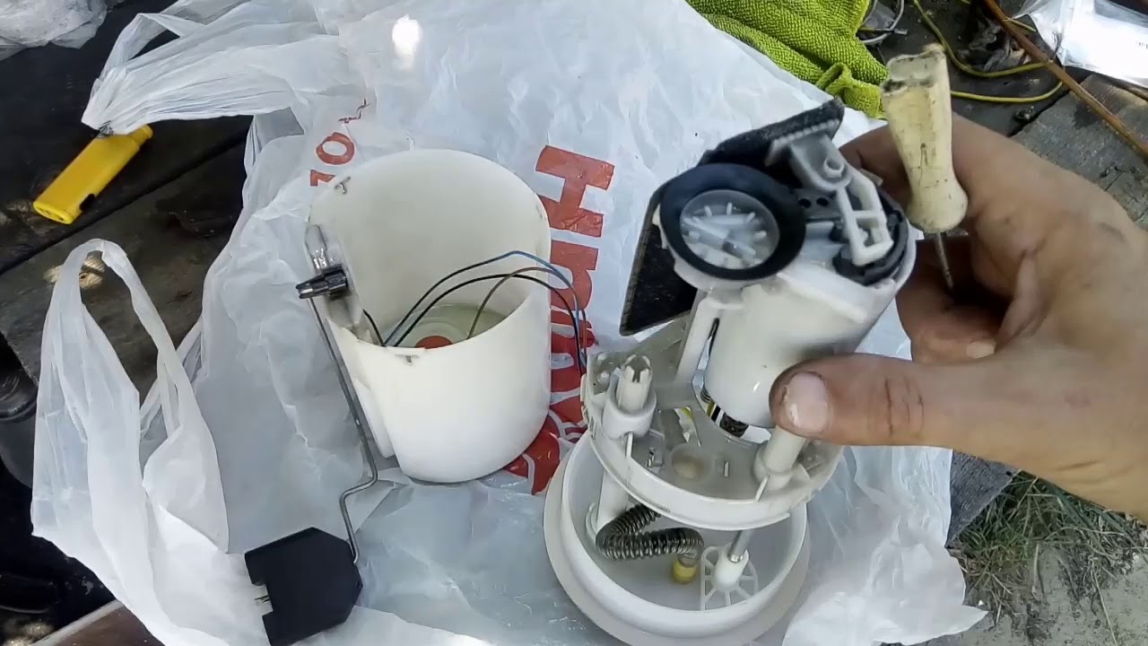 Снятие бензонасоса! Замена фильтра грубой очистки!Не родной фильтр ...