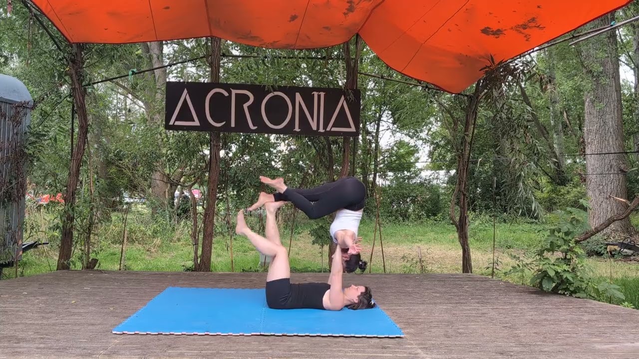 Acronia 2025: Acroyoga mit Ingrid & Caro | Carolin & Ingrid Quintana