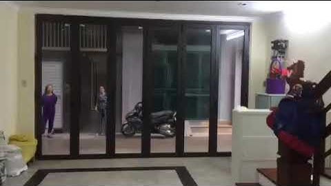 Cửa đi mở xếp gấp 6 cánh nhôm Xingfa Quảng Đông chính hãng
