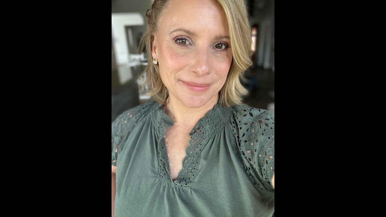 Seint Makeup - Start with IIID Foundation (Mature Skin or Hyperpigmentation)