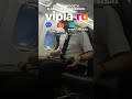 Как уснуть в самолете, если не достаешь до кресла впереди? ✈️ #Shorts