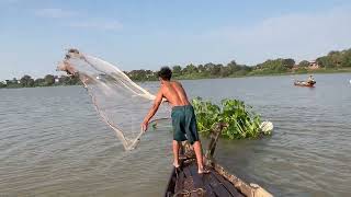 Cast Net Fishing Skill That Makes Catching Big Fish Look EASY | Best Fishing