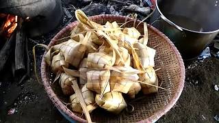 Memasak ketupat pake kayu bakar bersama Kanaya & keira # vlog 24