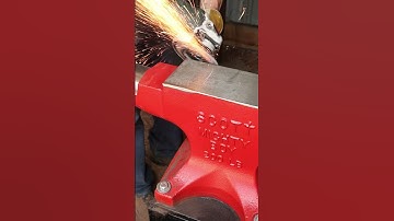 Waarom u de randen van uw aambeeld moet afwerken voordat u gaat smeden!