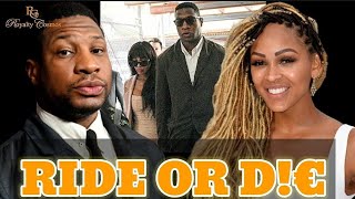 Jonathan Majors appears in Court Hand in Hand with Meagan Good for his Trial Resimi