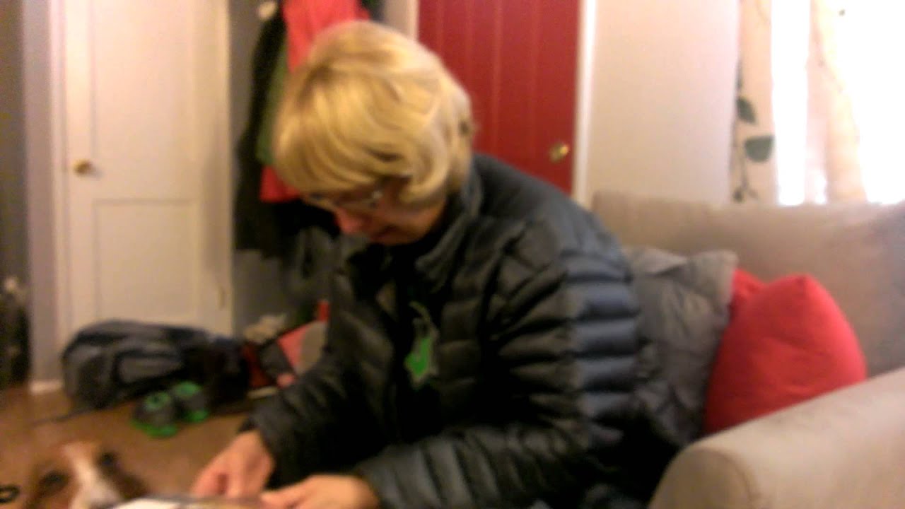 See what happens when a son surprises his longtimeSeahawks fan mom