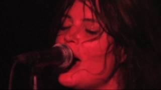 The Kills  &#39;alphabet pony&#39;  live &#39;09 magic stick