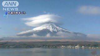 貴重な姿が・・・富士山の山頂付近に二層の「笠雲」(17/12/03)