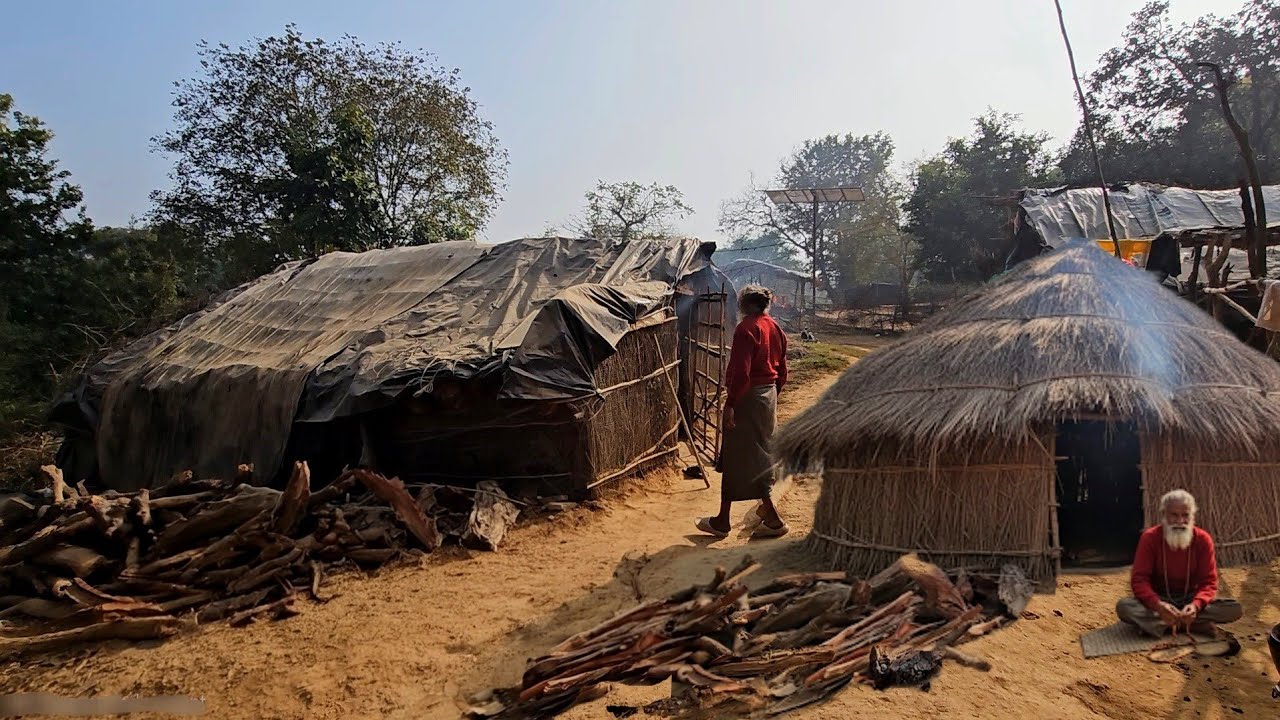 Chitrakoot के जंगल में 30 वर्षों से घास की कुटिया में तपस्या कर रहे दिव्य महात्मा 