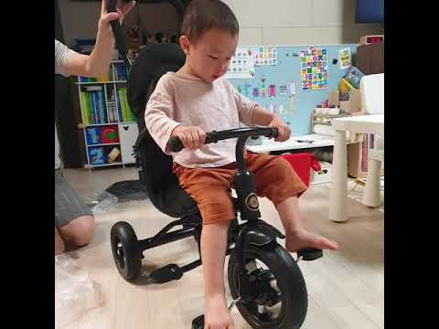 최지후 생후38개월 세발자전거 처음타보는데 안되네요 ㅎㅎ 외할머니가 선물